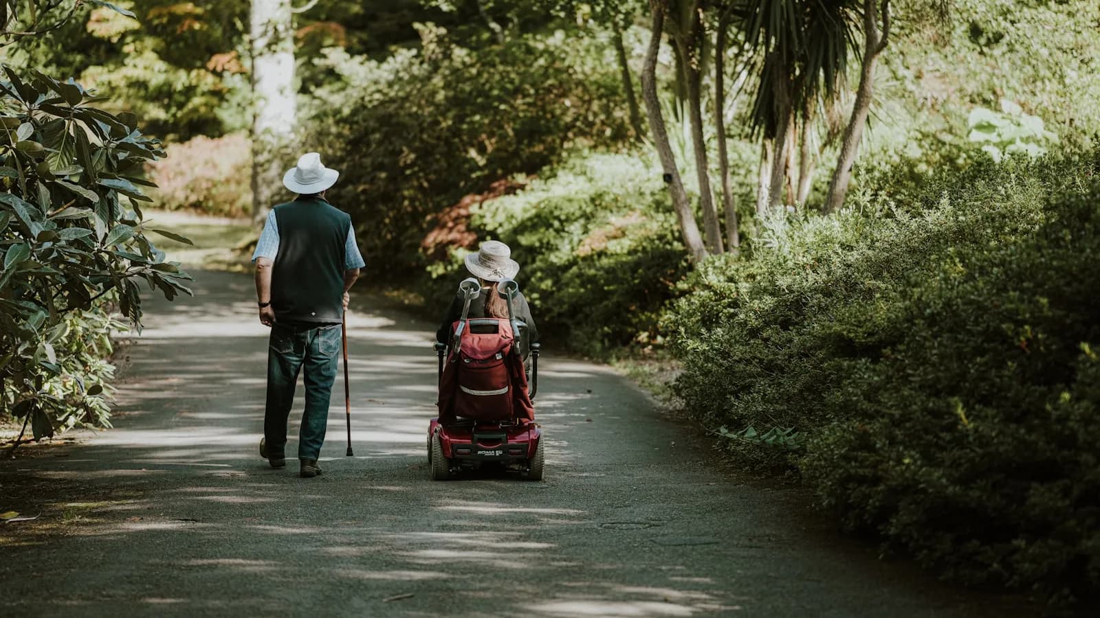 Scootmobiel buiten in gebruik — onderhoud en reparatiekosten